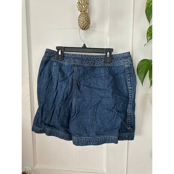 Liz Claiborne women’s size 8 denim Shorts - Picture 8 of 10